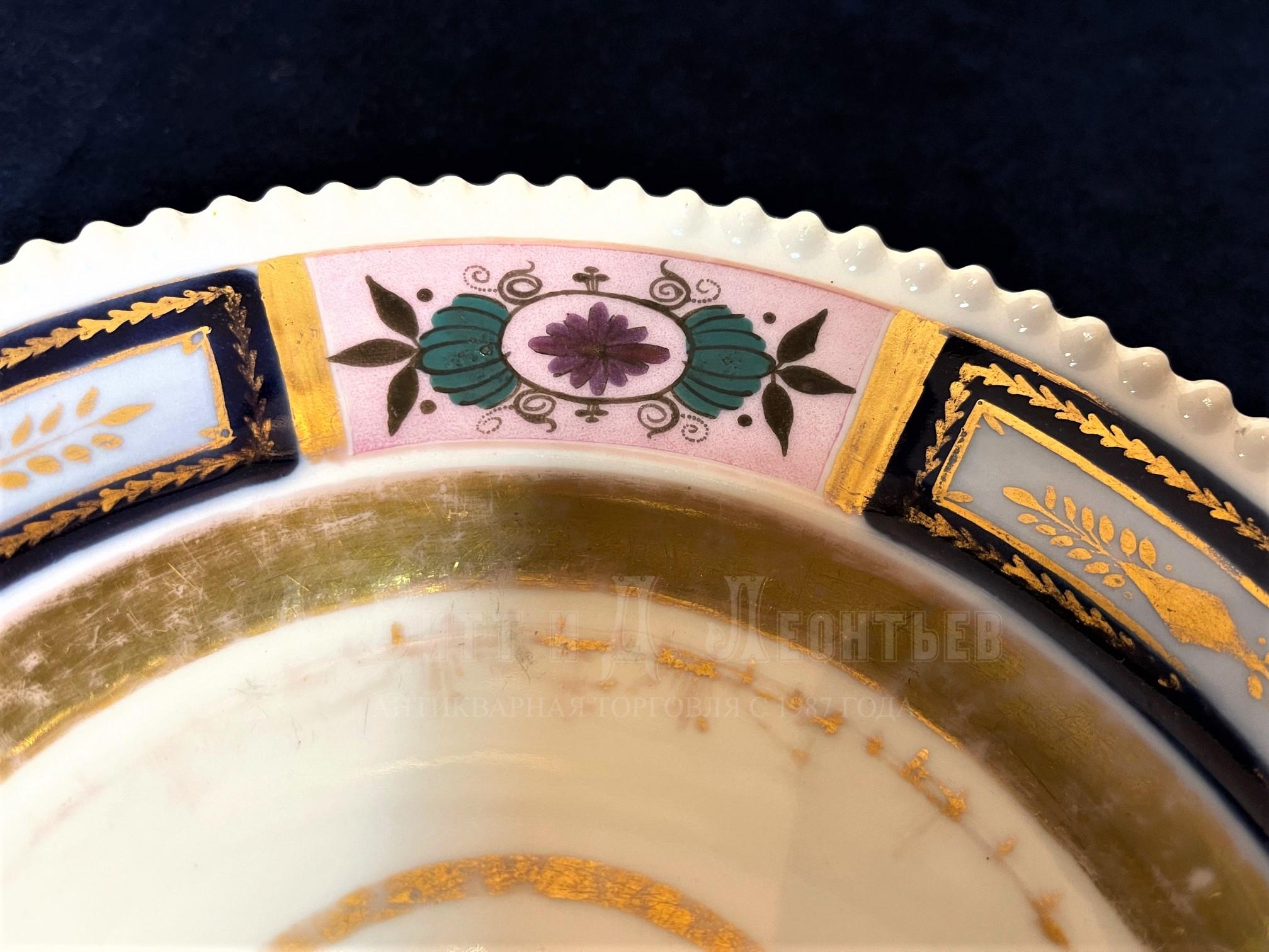 Тарелка с орнаментированным бортом русский антикварный фарфор братьев Новых